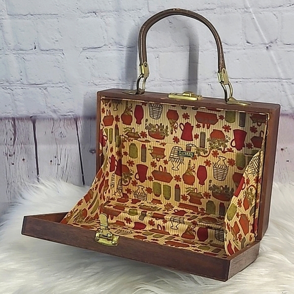 Vintage Handbags - Vintage 50s Parklane USA Mahagony Wooden Square Clasp Lock Purse Clutch